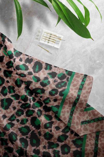 Leopar Desenli Eşarp Benetton