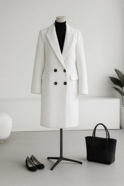 Çift Cepli Dört Düğmeli Kaşe Kaban Beyaz