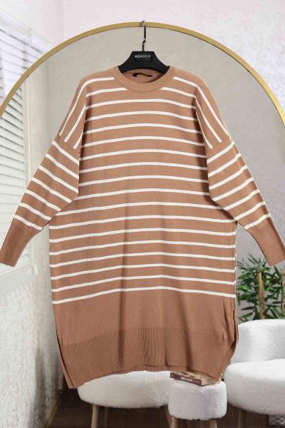 Enine Çizgili Yırtmaçlı Salaş Triko Tunik Camel Beyaz