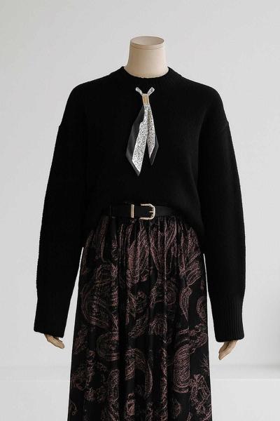 Yaka Fularlı Yumuşak Doku Triko Kazak Siyah