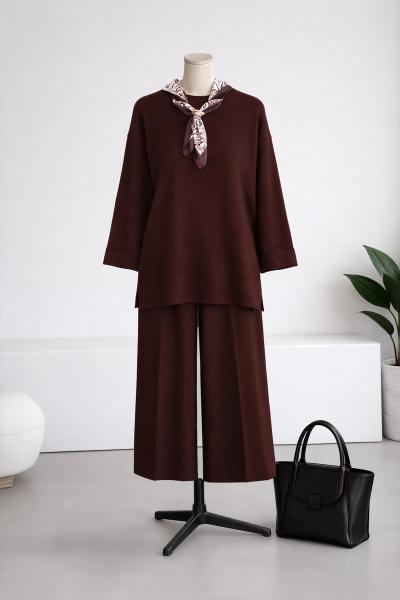 Kolu Katlamalı Fularlı Pantolonlu Triko Takım Kahve
